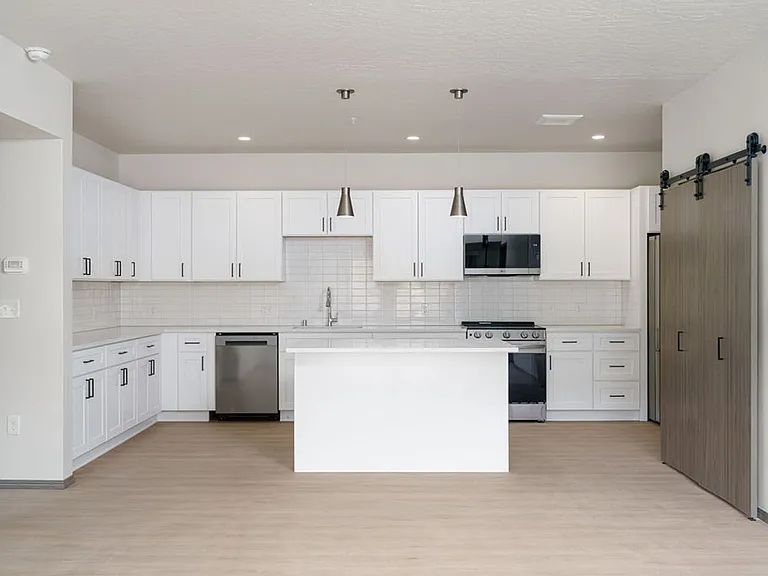 The Vistas Apartments at Beacon Hill — Photo 48