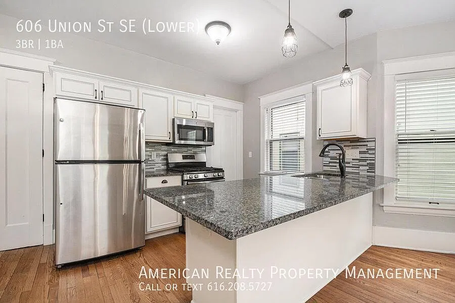 3 bed, 1017 sqft, $2,100 — Photo 3