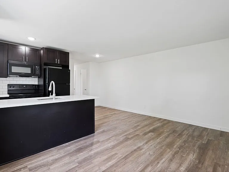 Hillside Apartments — Photo 11