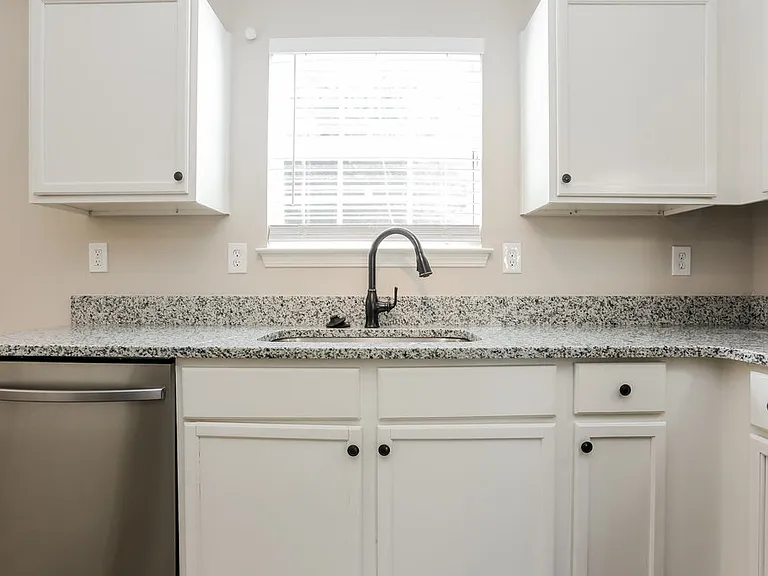 1413 Cater Ct — Photo 8