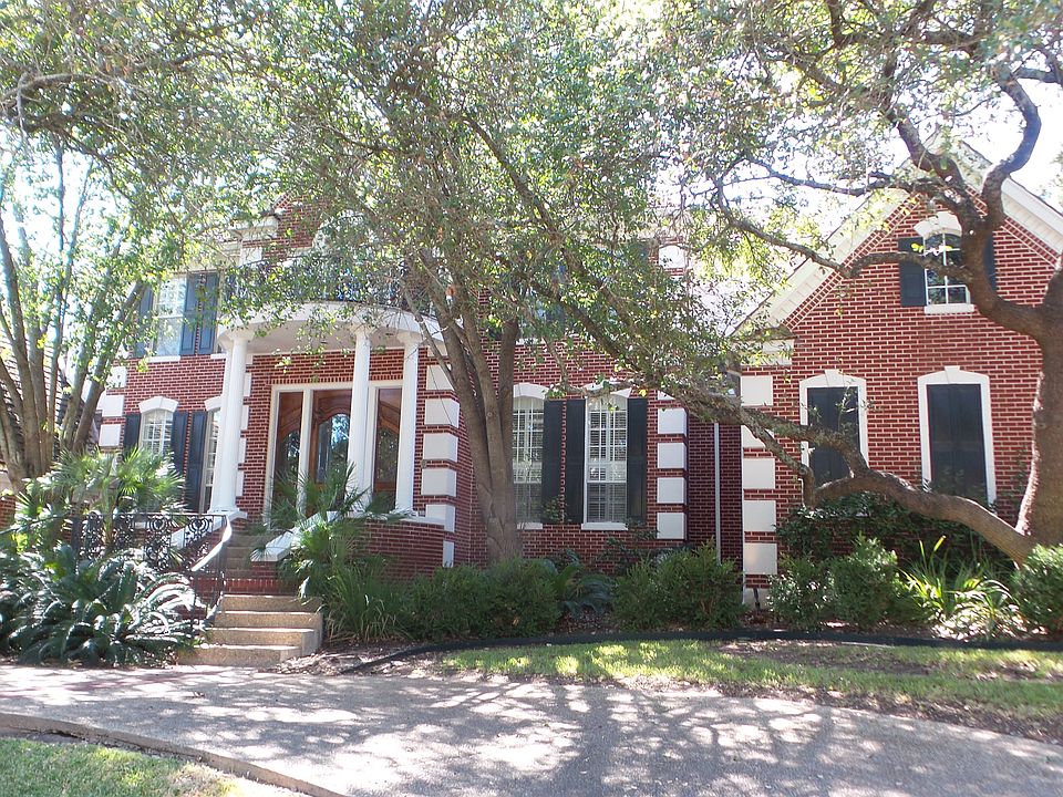 1st image of 9 Eton Green Cir