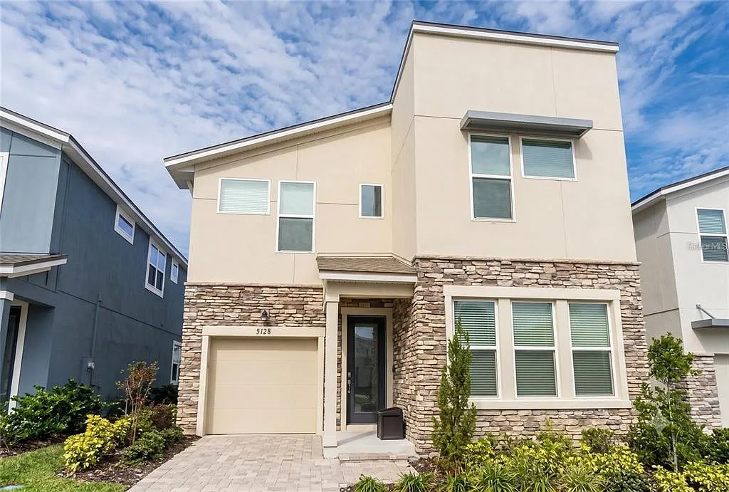 6 bed, 4.5 bath, 2987 sqft, $3,100 — Photo 1