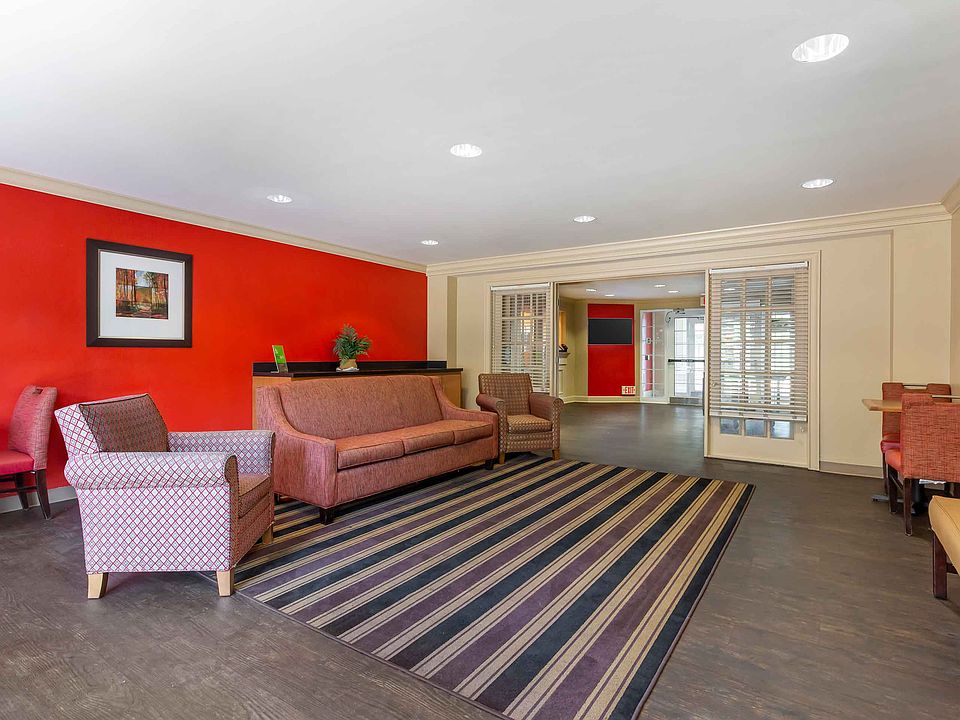 Lobby and Guest Check-in