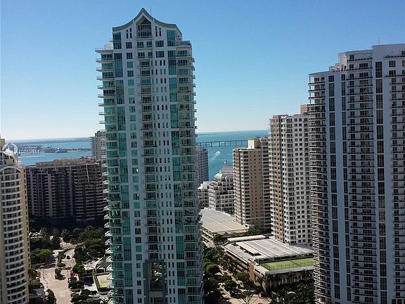 2nd image of 325 Biscayne Blvd #3319