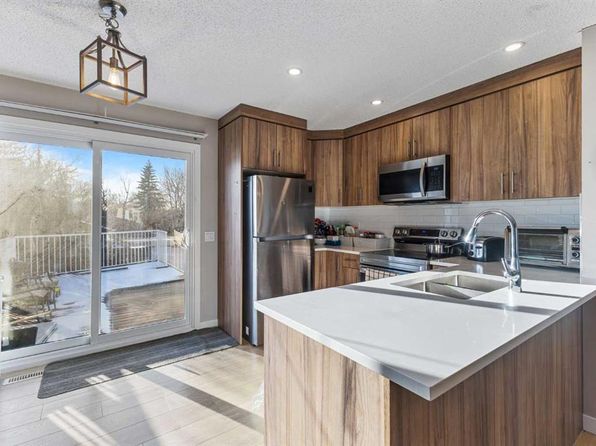 3048 E 33a St SE, Calgary, AB T2B 0W2