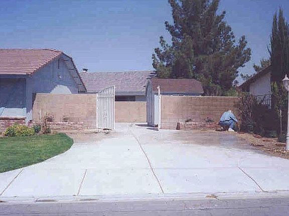 RV Driveway. Lit lamp post