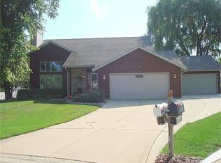 1401 Carefree Ct, Green Bay, WI 54313