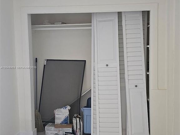 4th image of 725 SW 1st Ave APT 1