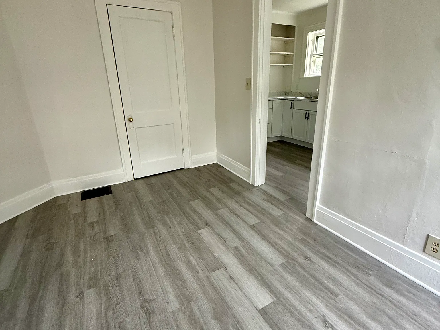3 bed, 1600 sqft, $1,400 — Photo 2