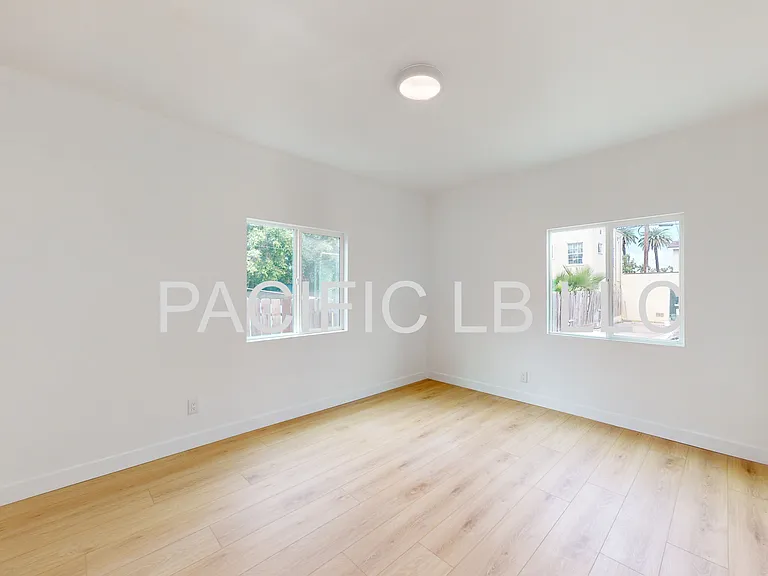 Pacific Ave — Photo 9