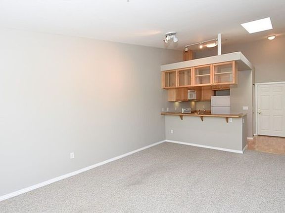 4th image of 2805 NE 125th St APT 501