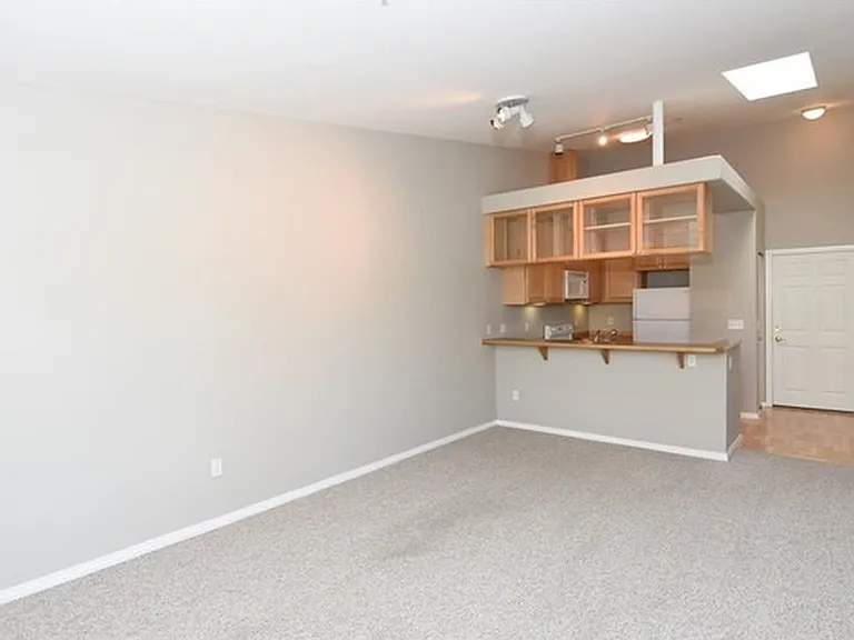 2805 NE 125th St #501 — Photo 4