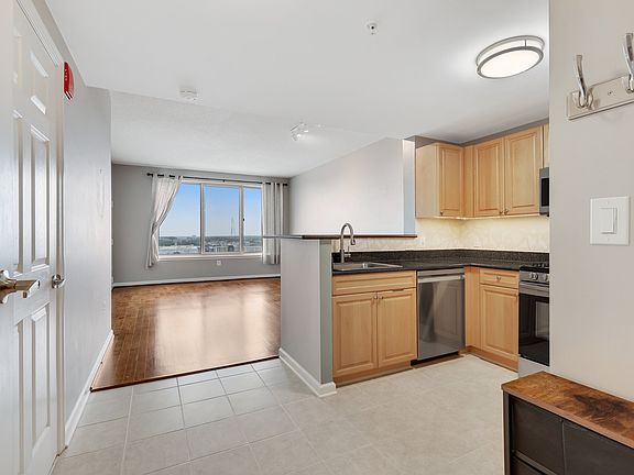 540 Square Feet Studio