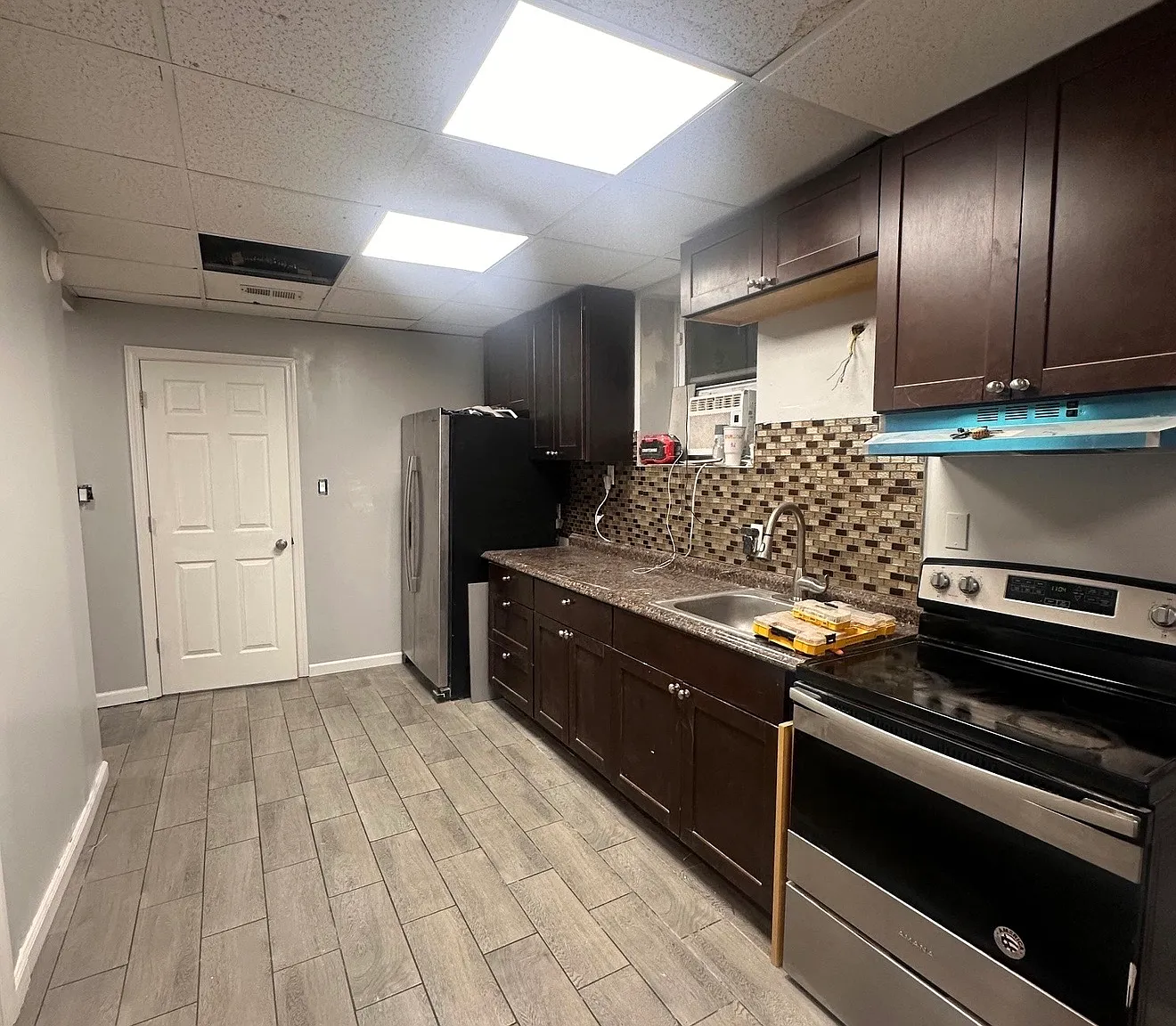 2 bed, 700 sqft, $2,300 — Photo 2