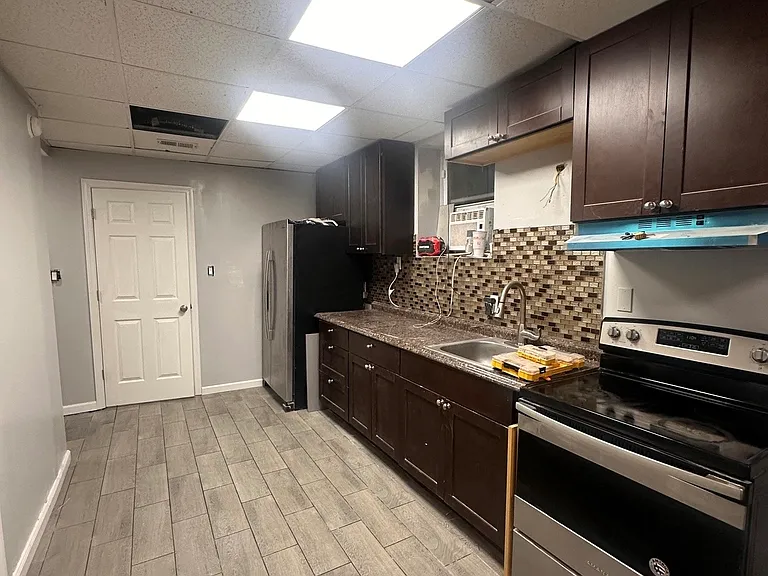 255 Smith St #1 — Photo 2