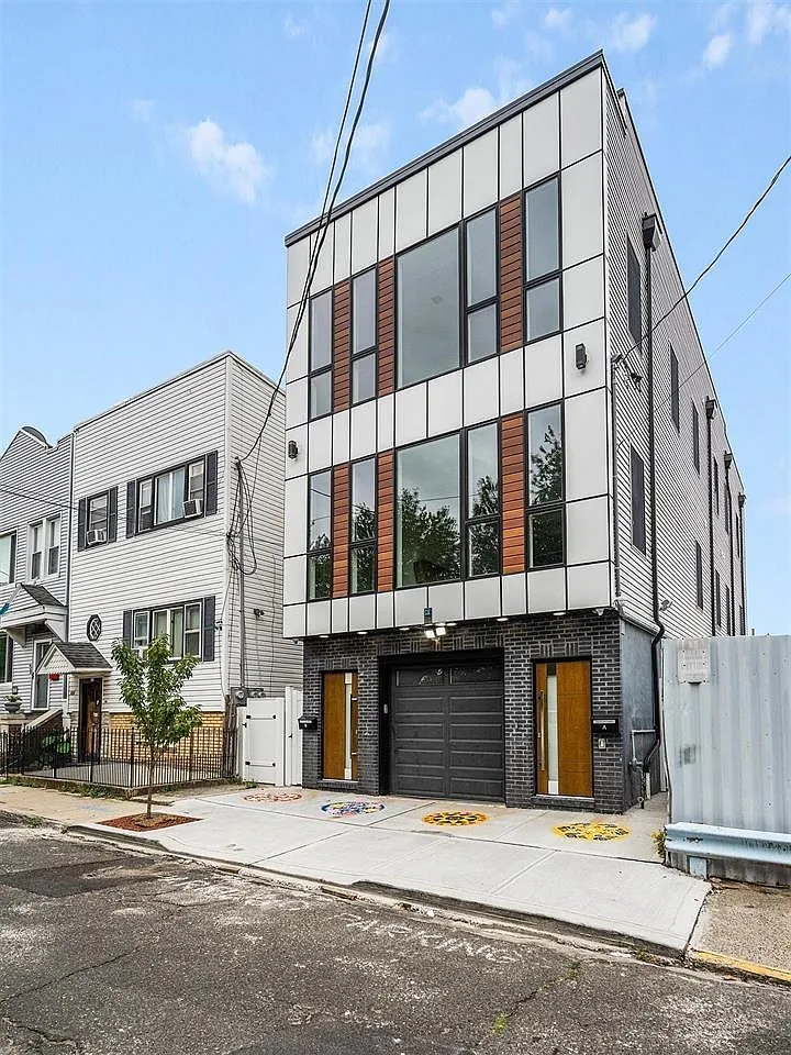 3 bed, 3.0 bath, $5,250 — Photo 1