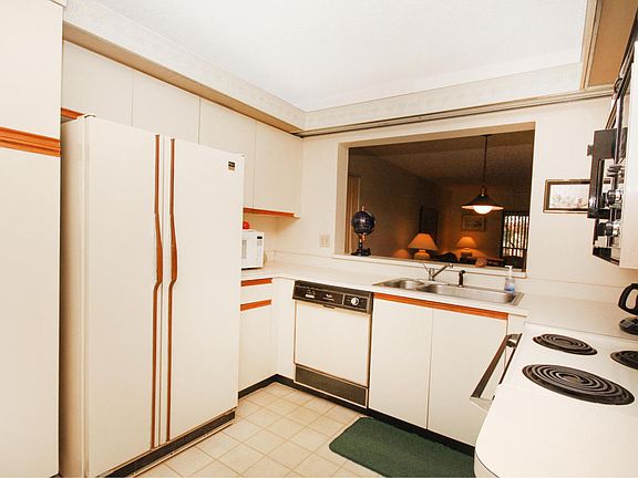 5th image of 95 Pelican Pointe Dr APT 202
