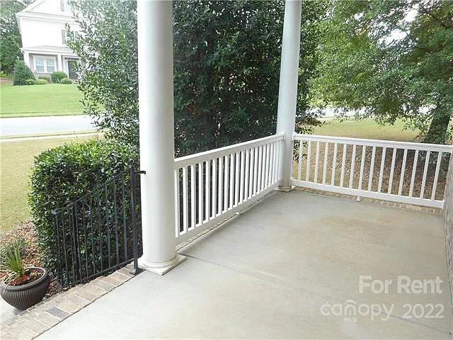 4 bed, 3.5 bath, 3855 sqft, $3,400 — Photo 3