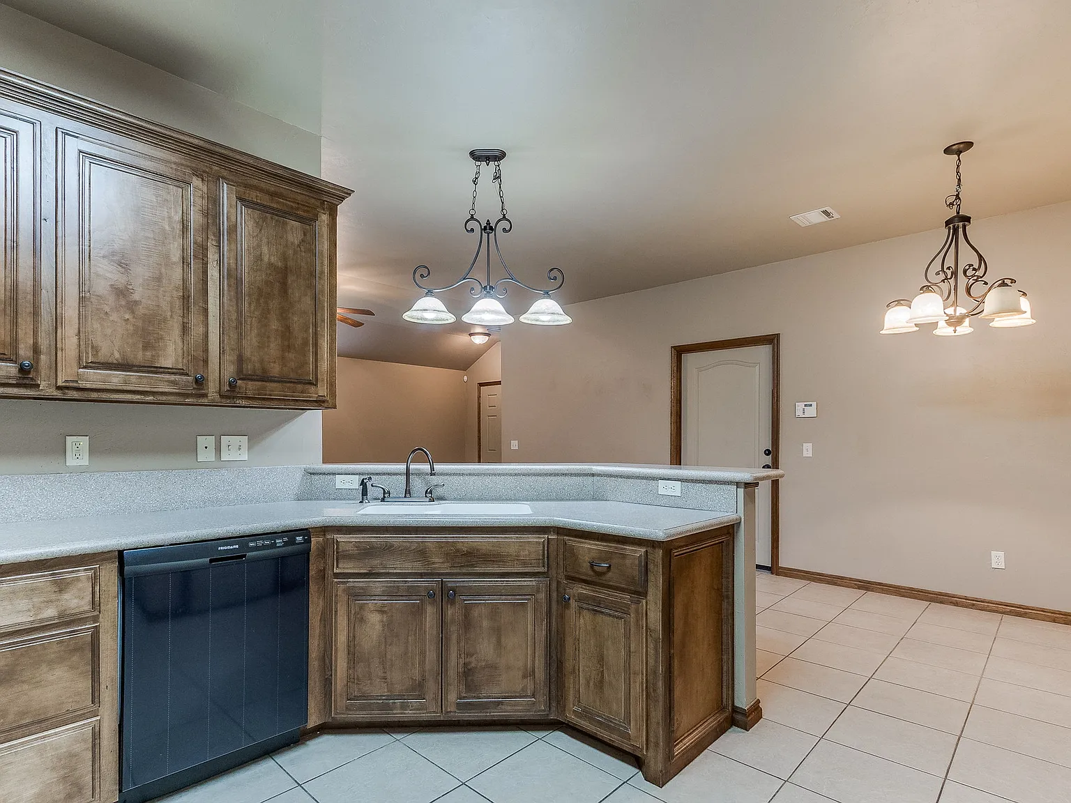 2 bed, 1200 sqft, $1,495 — Photo 3