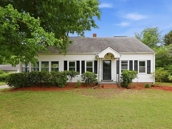 203 Vernon St, Broadway, NC 27505