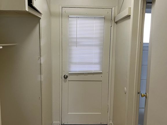 4th image of 582 N Currier St #582