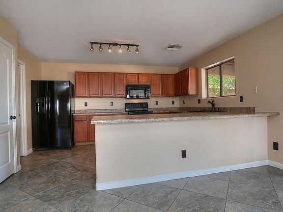 4th image of 3202 S 104th Ln