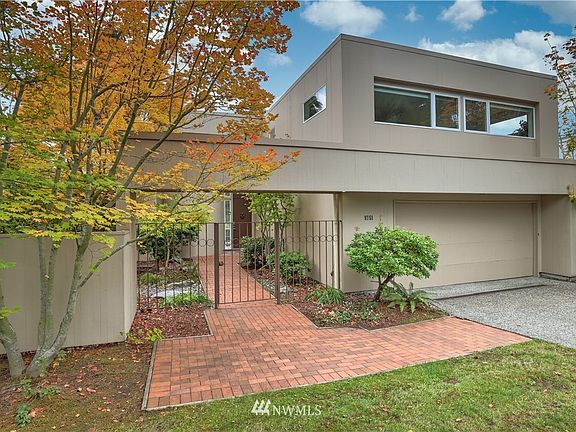 Sought-after exquisite contemporary architecture, located in West Bellevue's premium Lochleven neighborhood in the heart of Bellevue. This home features crisp-clean lines with the touch of warmth that will have you feeling right at home!