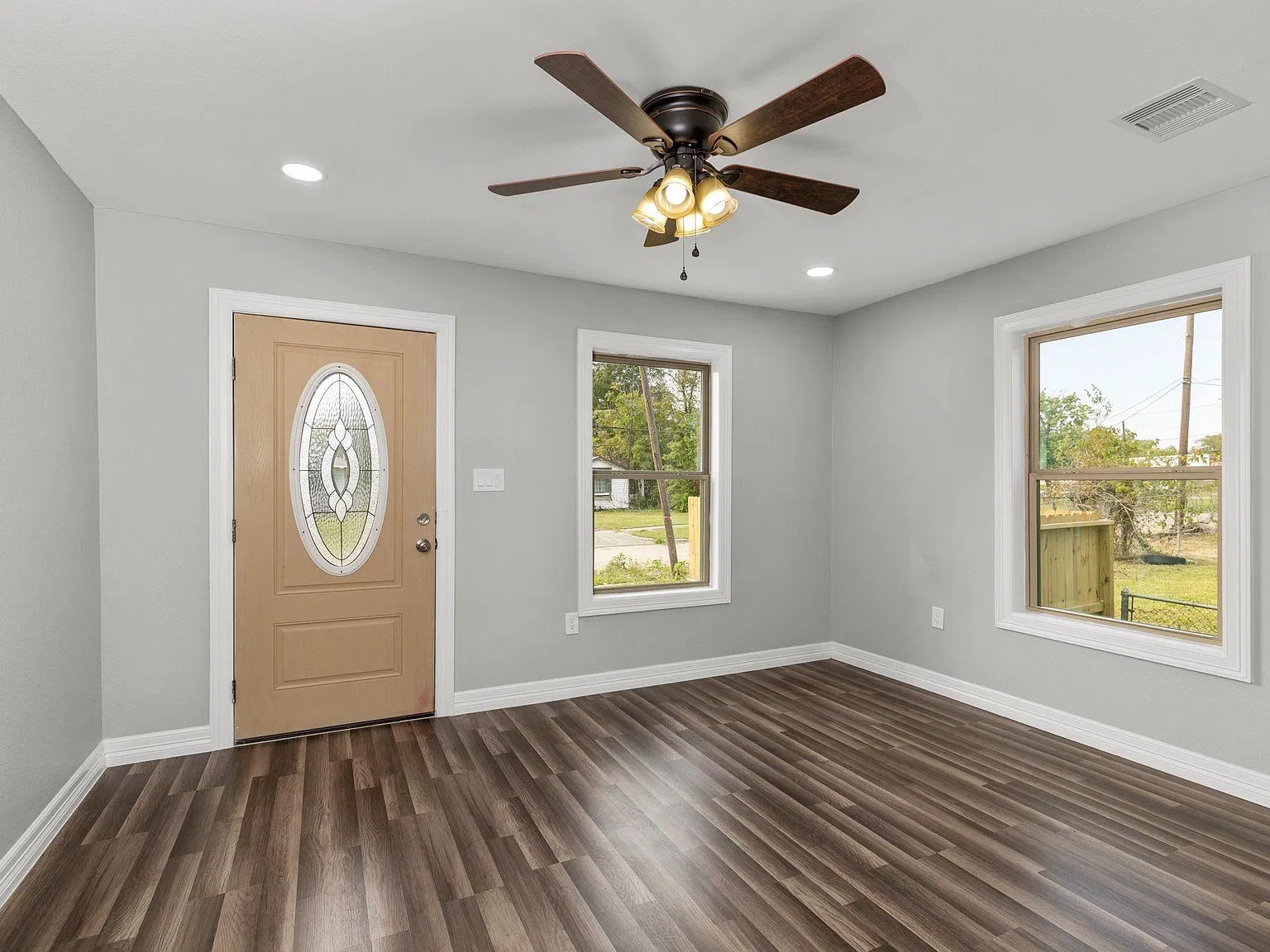 3 bed, 2.0 bath, 988 sqft, $1,600 — Photo 4