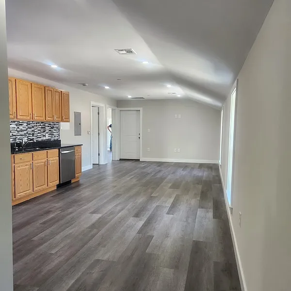 3 bed, $2,200 — Photo 2
