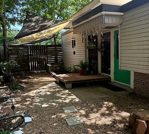 4th image of 1601 Chamblee Dr
