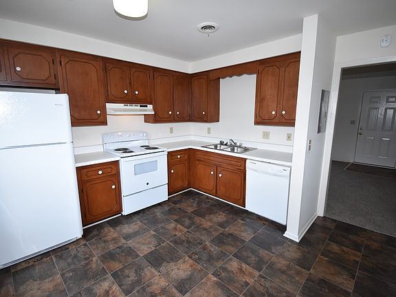 3rd image of 1500 W Knollwood Cir