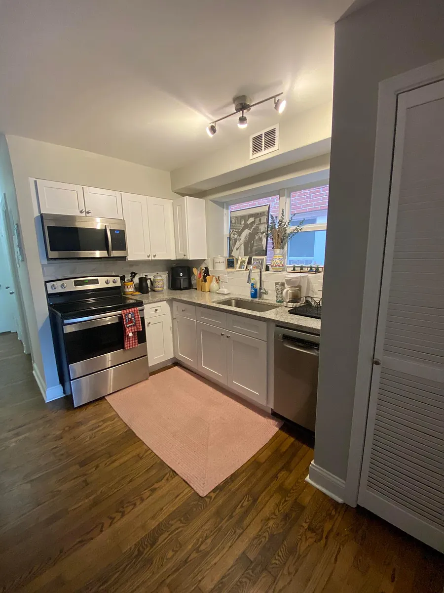 Building Photo - 3416 Lawn Ave #2N
