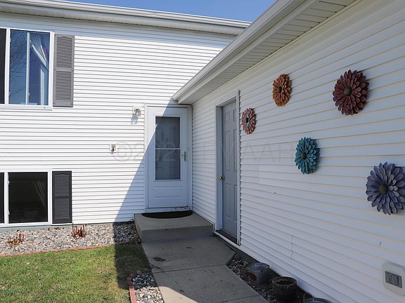 2nd image of 106 Evergreen Cir