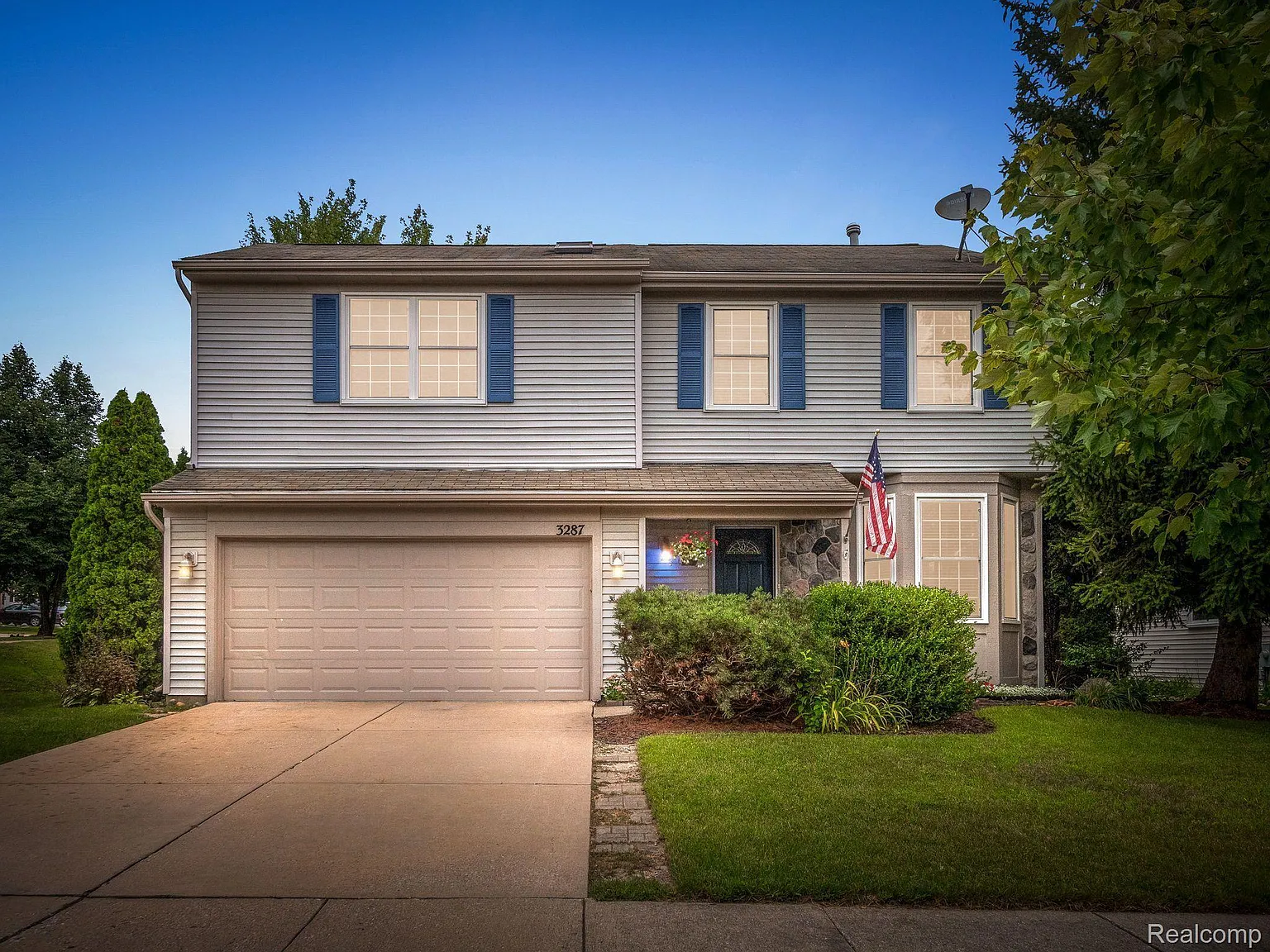 3287 Pond Ridge Dr photo 1