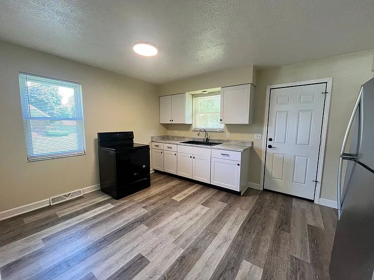 307 Sunset Ln — Photo 9