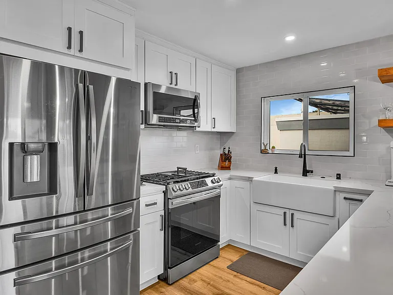 2369 Loring St — Photo 11