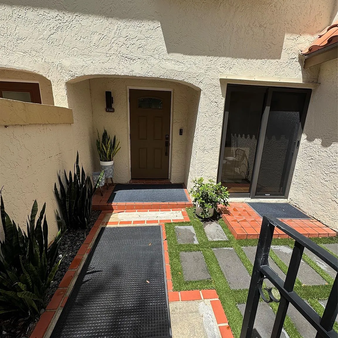 2 bed, 2.0 bath, 1300 sqft, $3,200 — Photo 2