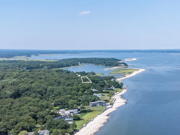 87 Washington Heights Ave, Hampton Bays, NY 11946