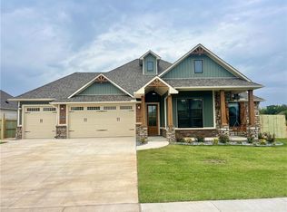 1804 Gaines St, Pea Ridge, AR 72751