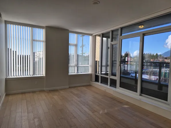 2033 W 10th Ave #317, Vancouver, BC V6J 2B1