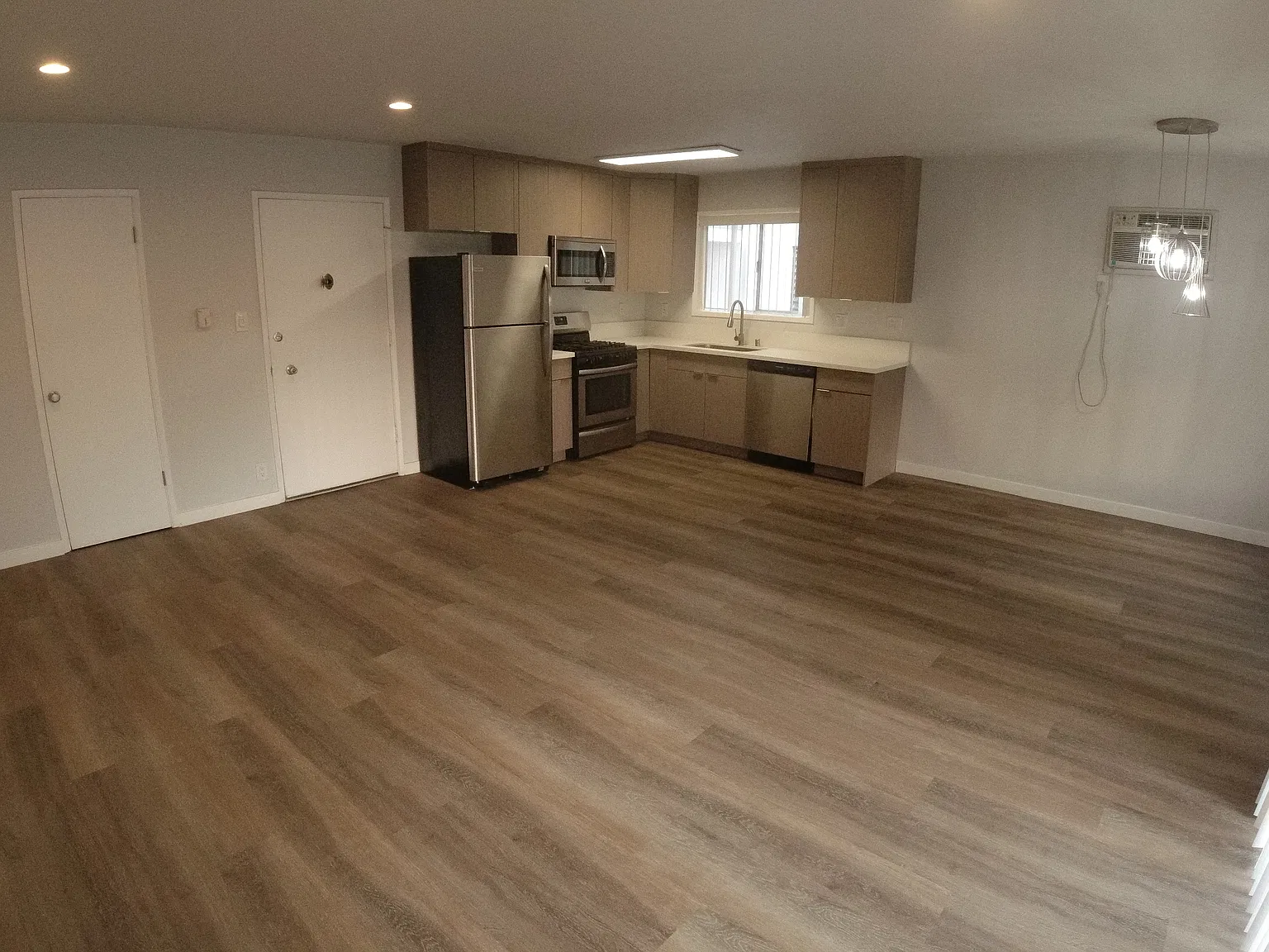 West Facing 2 Bedroom 2 Bath Apartment — Photo 1