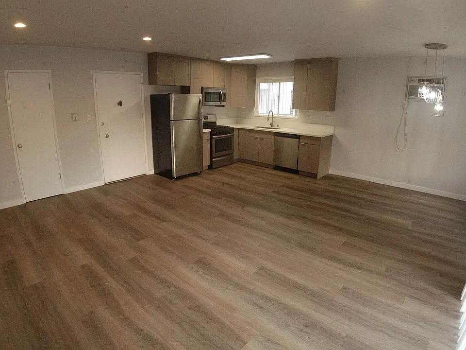750 N Hayworth Ave #7