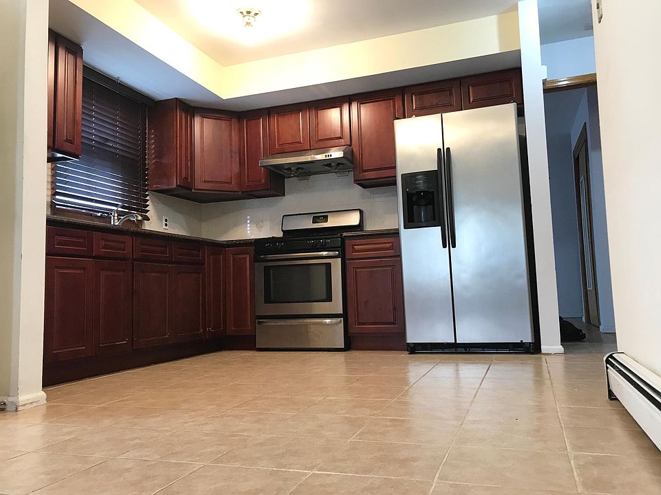 1st image of 25 Stafford Ave