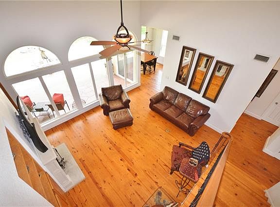 3rd image of 808 Grandview Estate Dr