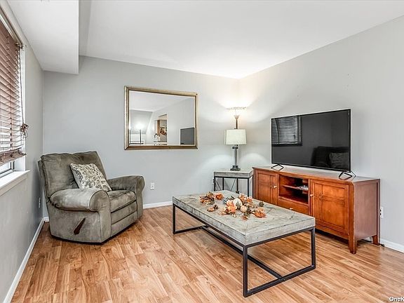 3rd image of 89 Pointe Cir S #89