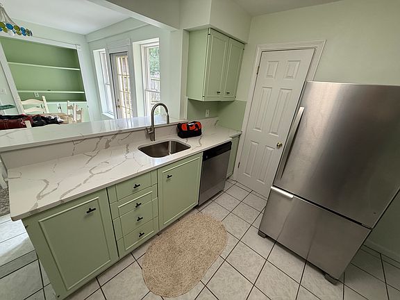 2nd image of 1046 Glenbrook Ave
