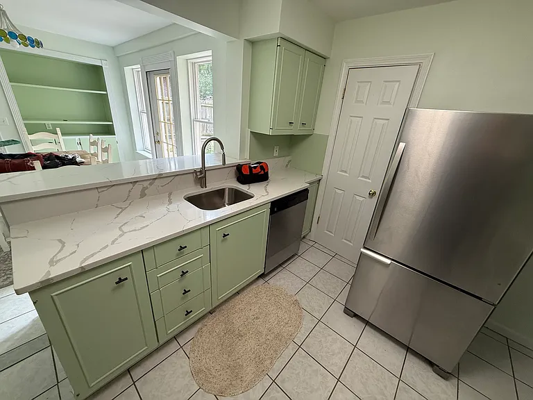 1046 Glenbrook Ave — Photo 4
