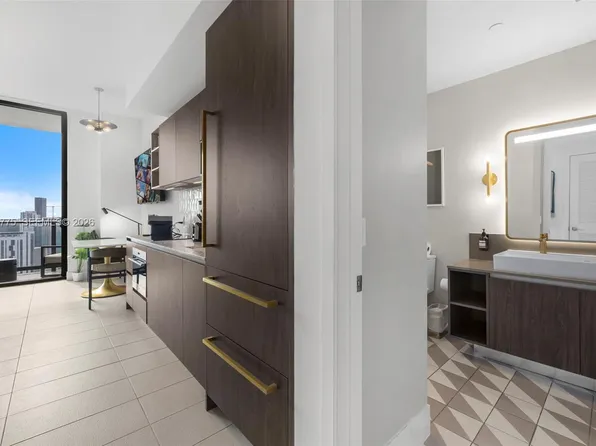159 NE 6th St #4910, Miami, FL 33132