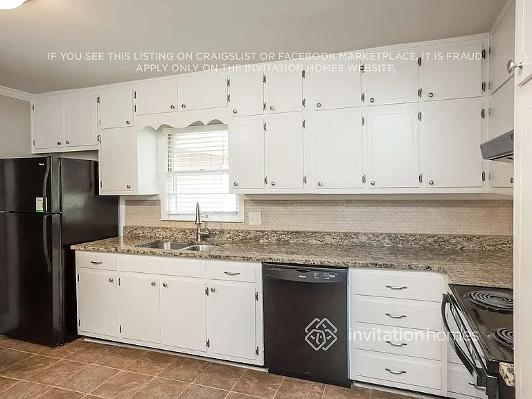 1321 Laura Ln — Photo 7