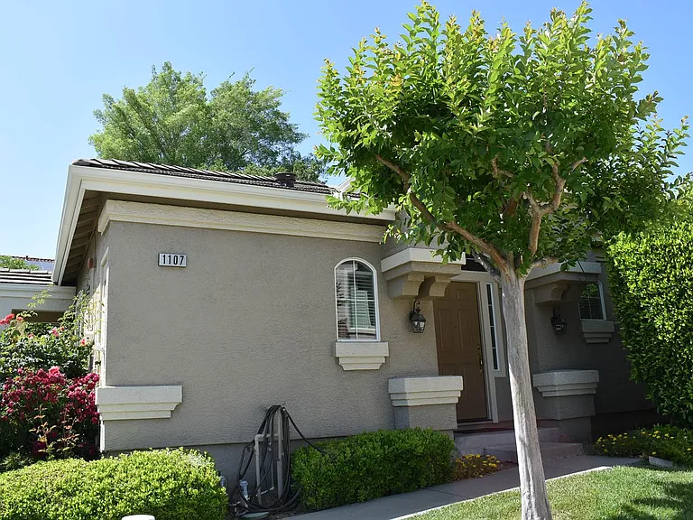 1107 Tussin Ct — Photo 3